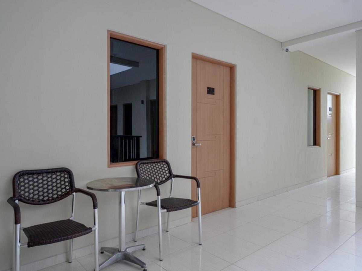 Hotel Reddoorz Near Exit Tol Banyumanik 2 Srondolwetan Exterior foto