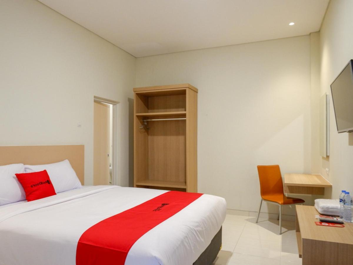 Hotel Reddoorz Near Exit Tol Banyumanik 2 Srondolwetan Exterior foto