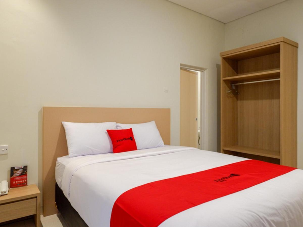 Hotel Reddoorz Near Exit Tol Banyumanik 2 Srondolwetan Exterior foto